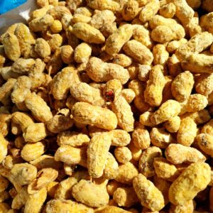 بادام زمینی باپوست